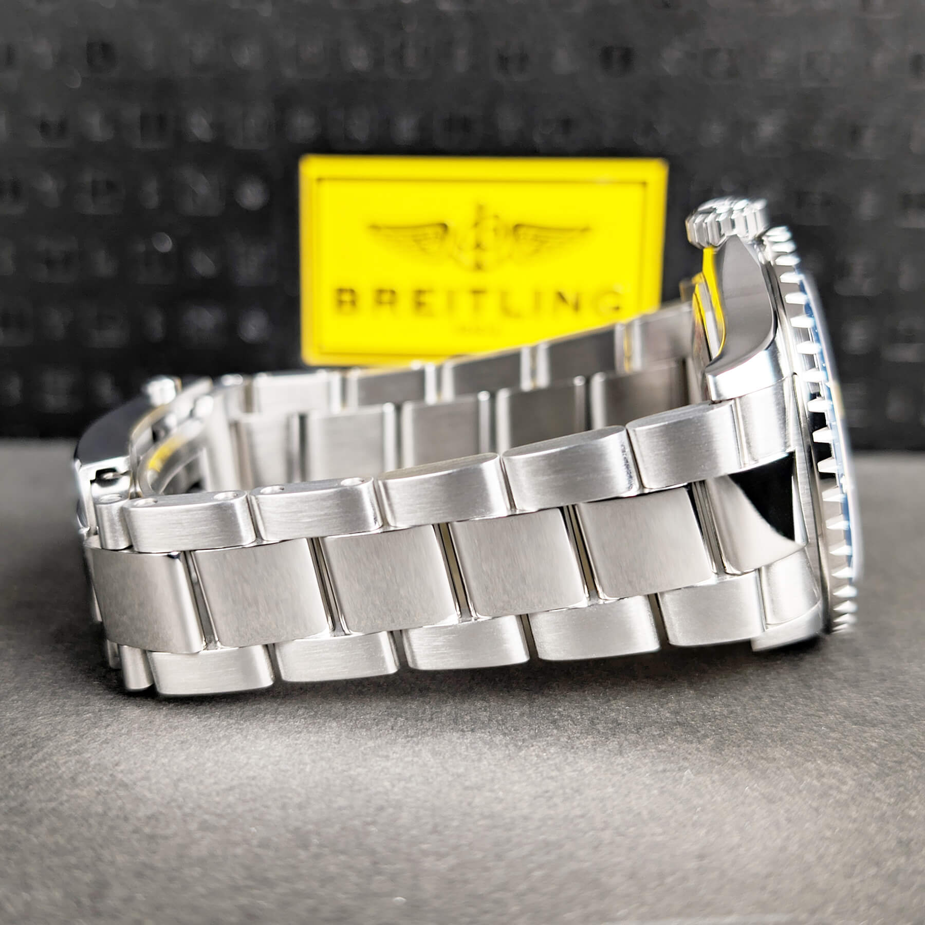 Breitling SuperOcean 42 Silver White Dial A17375E71G1A1 19 776 Bracelet 2