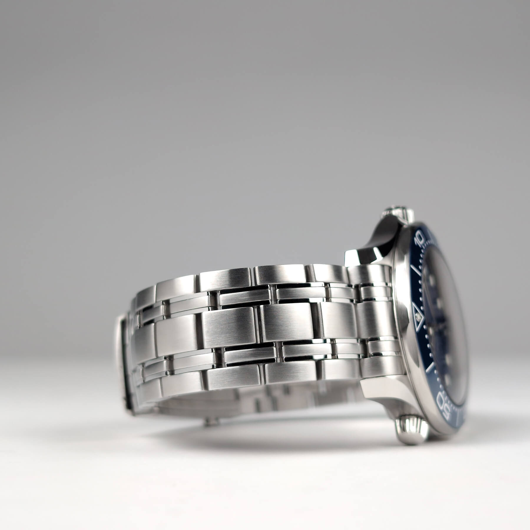 Omega Seamaster Diver 21030422003001 Blue 29 038 Bracelet Right