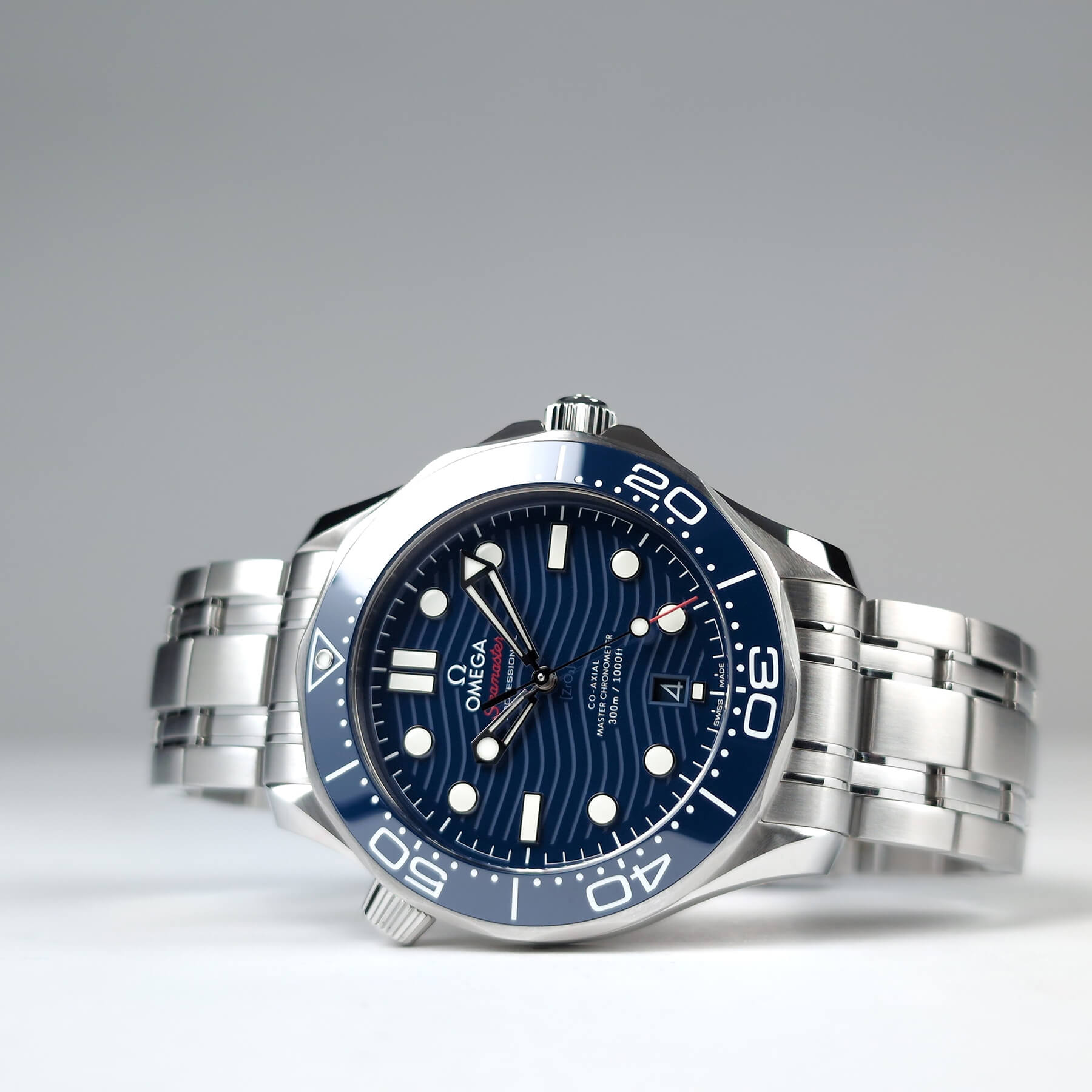 Omega Seamaster Diver 21030422003001 Blue 29 038 Front